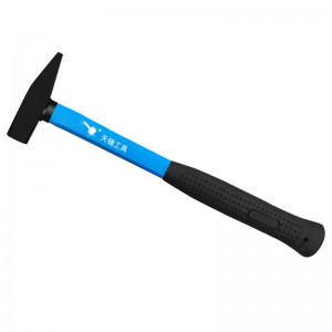 German အမျိုးအစား Machinist hammer သည် အရောင်နှစ်ထပ်ရှိသော ပလပ်စတစ်အပေါ်ယံပိုင်းလက်ကိုင်ဖြစ်သည်။
